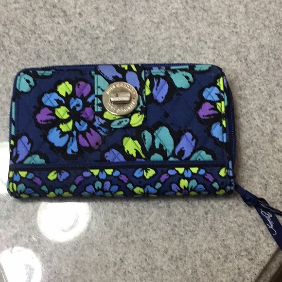 Vera Bradley wallet - Picture 1 of 6